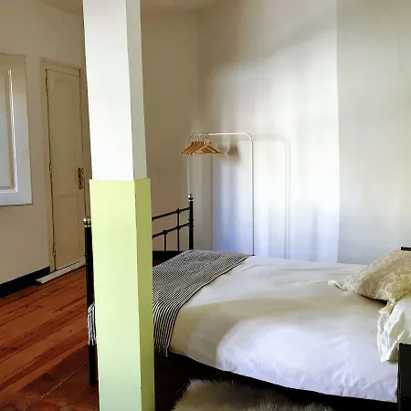 Martim Moniz Private With Courtyard Homestay