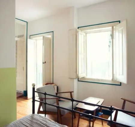 Martim Moniz Private With Courtyard Homestay
