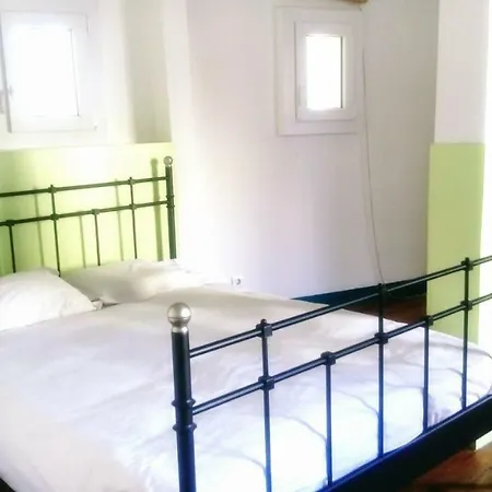Martim Moniz Private With Courtyard Homestay *